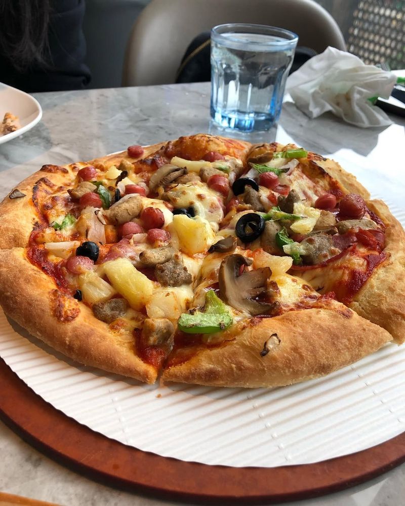 Pizza Hut Supreme Pizza