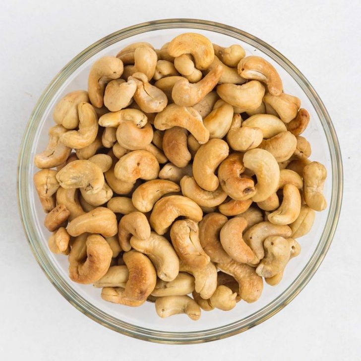 14 Surprising Benefits Of Eating Cashews Daily