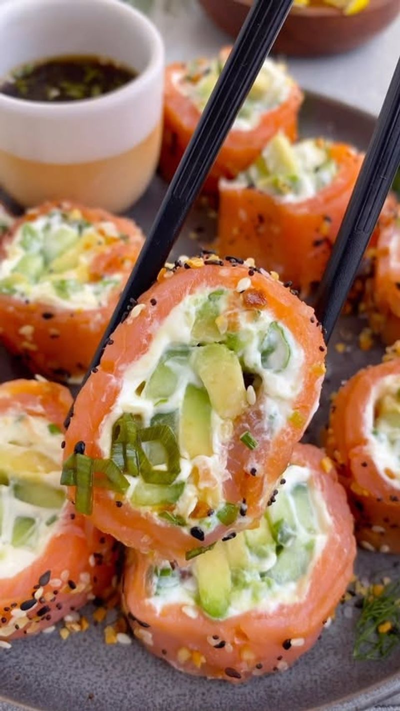 Smoked Salmon & Cream Cheese Roll-Ups