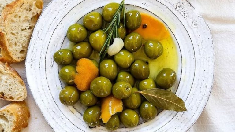 DO GREEN OLIVES HAVE ANY HEALTH BENEFITS visual data 8