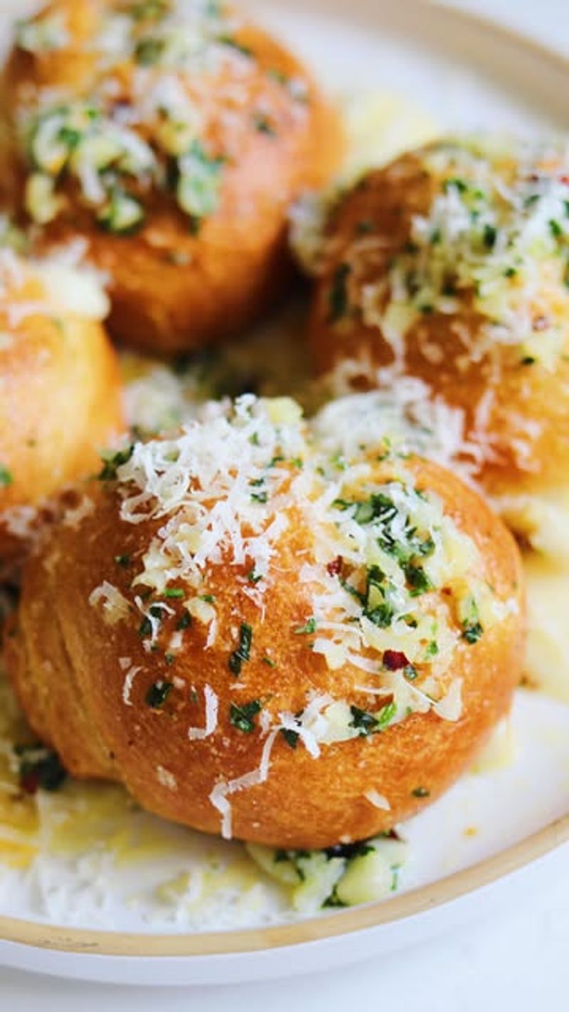 Cheesy Garlic Knots