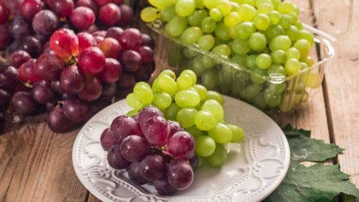 9 Surprising Reasons Why You Should Eat (More) Grapes