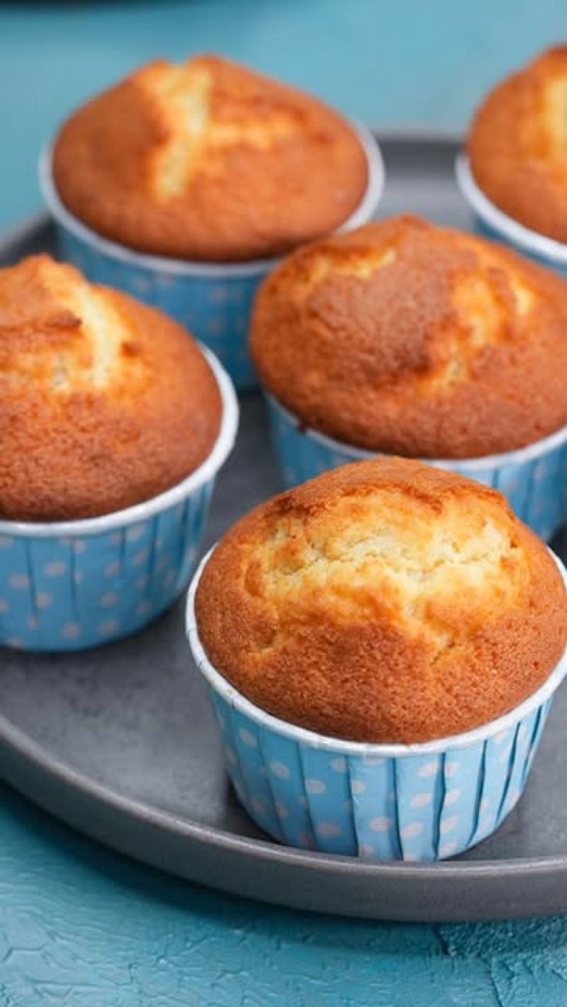 Air Fryer Vanilla Cupcakes