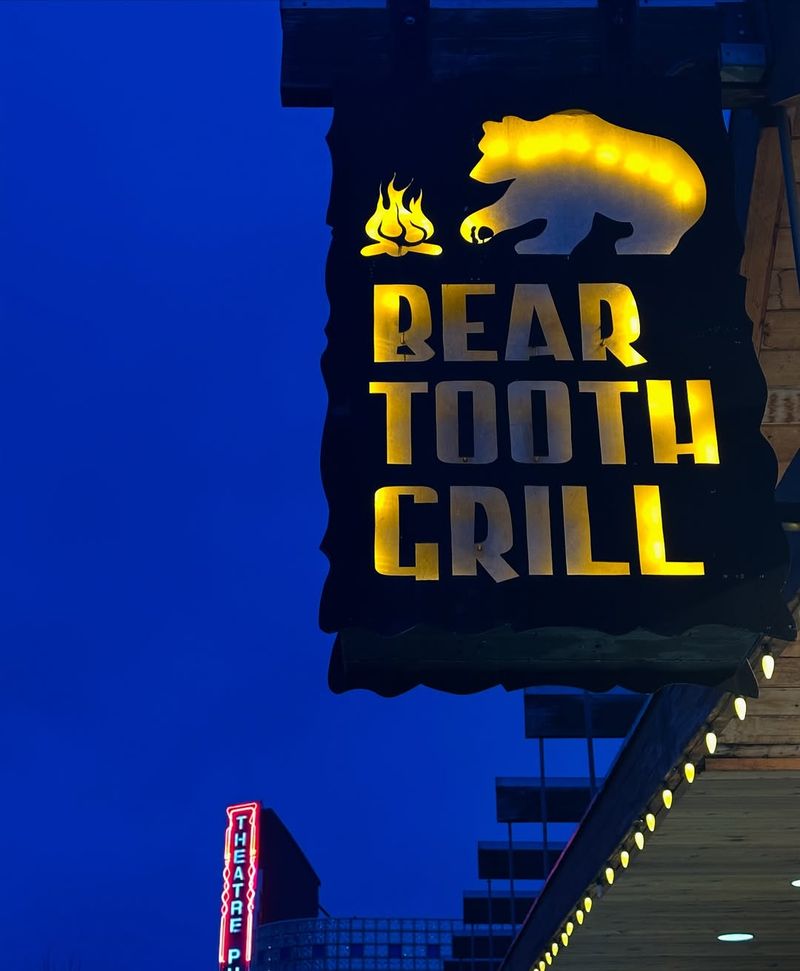 Alaska - Bear Tooth Grill
