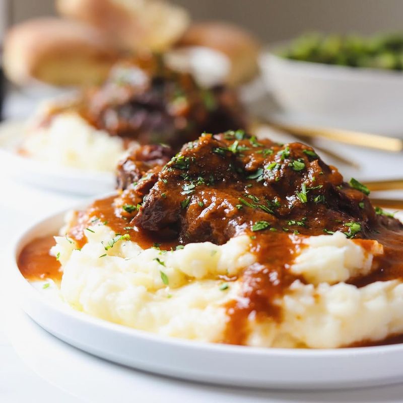 Braised Short Ribs With Mashed Potatoes
