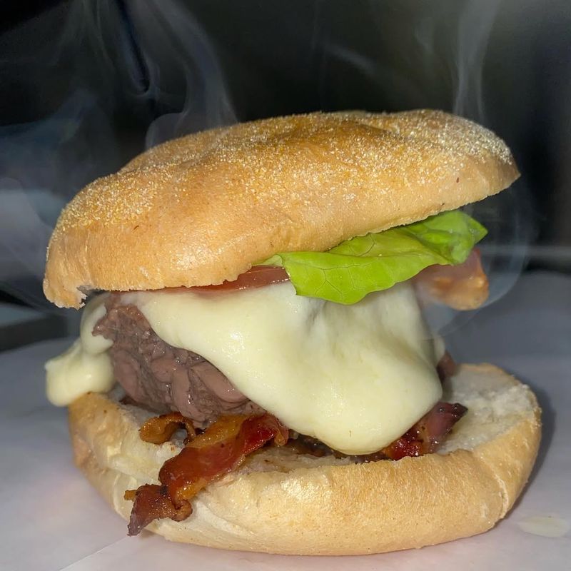 Connecticut – Steamed Cheeseburger