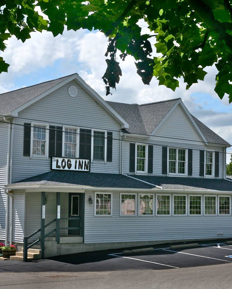 Indiana: The Log Inn