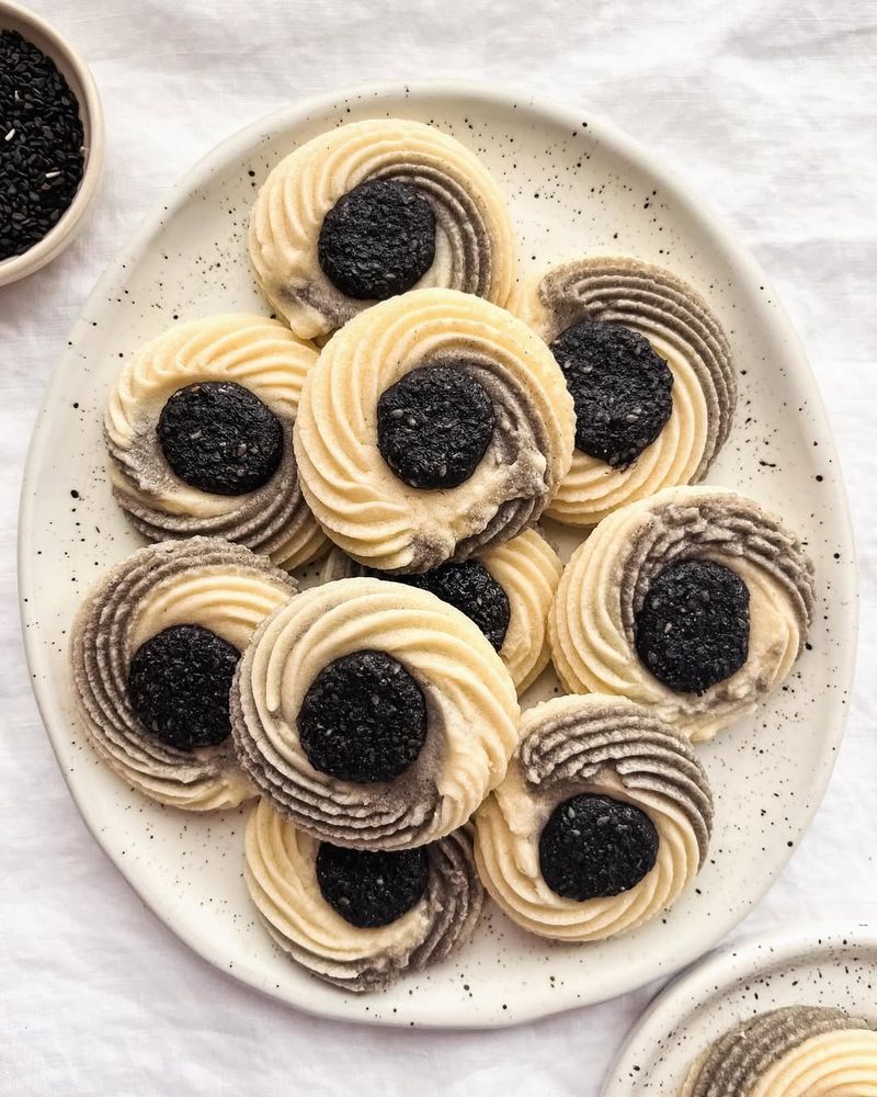 Black Sesame and Honey Cookies