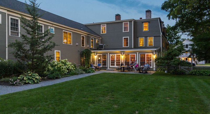 New Hampshire: The Hancock Inn