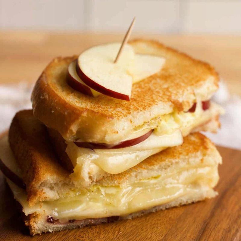 Apple And Cheddar Sandwich