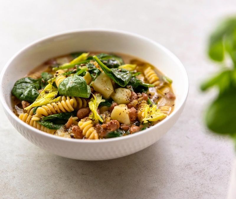 One-Pot Pasta With Garlic And Greens