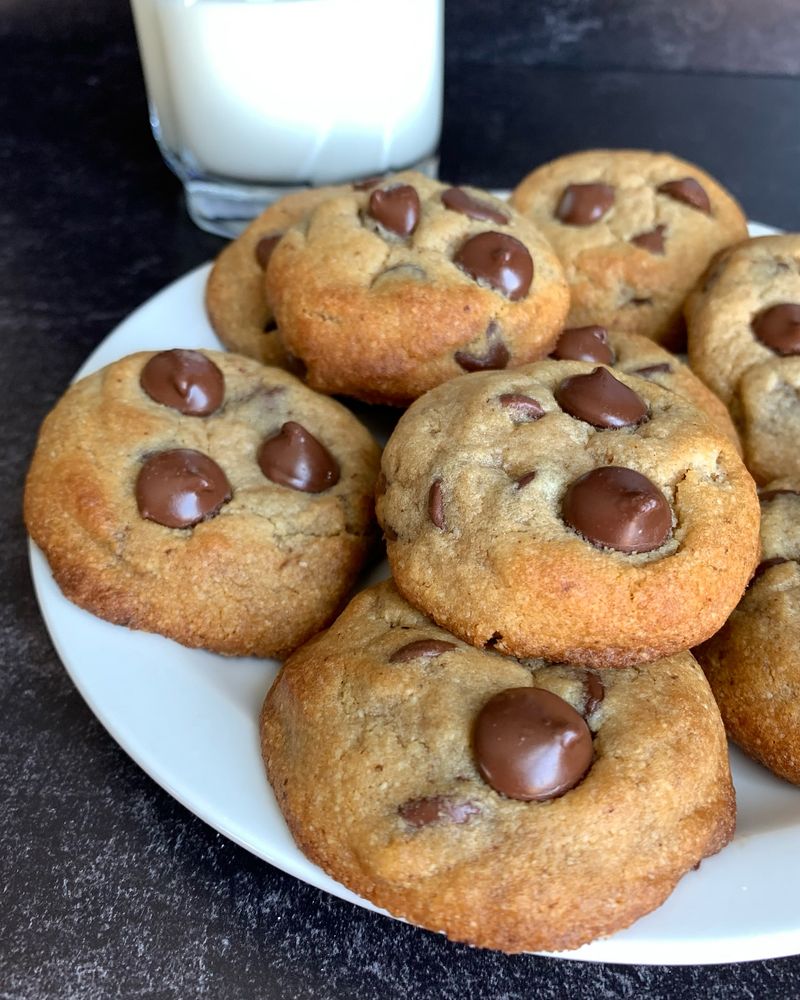 Keto Chocolate Chip Cookies
