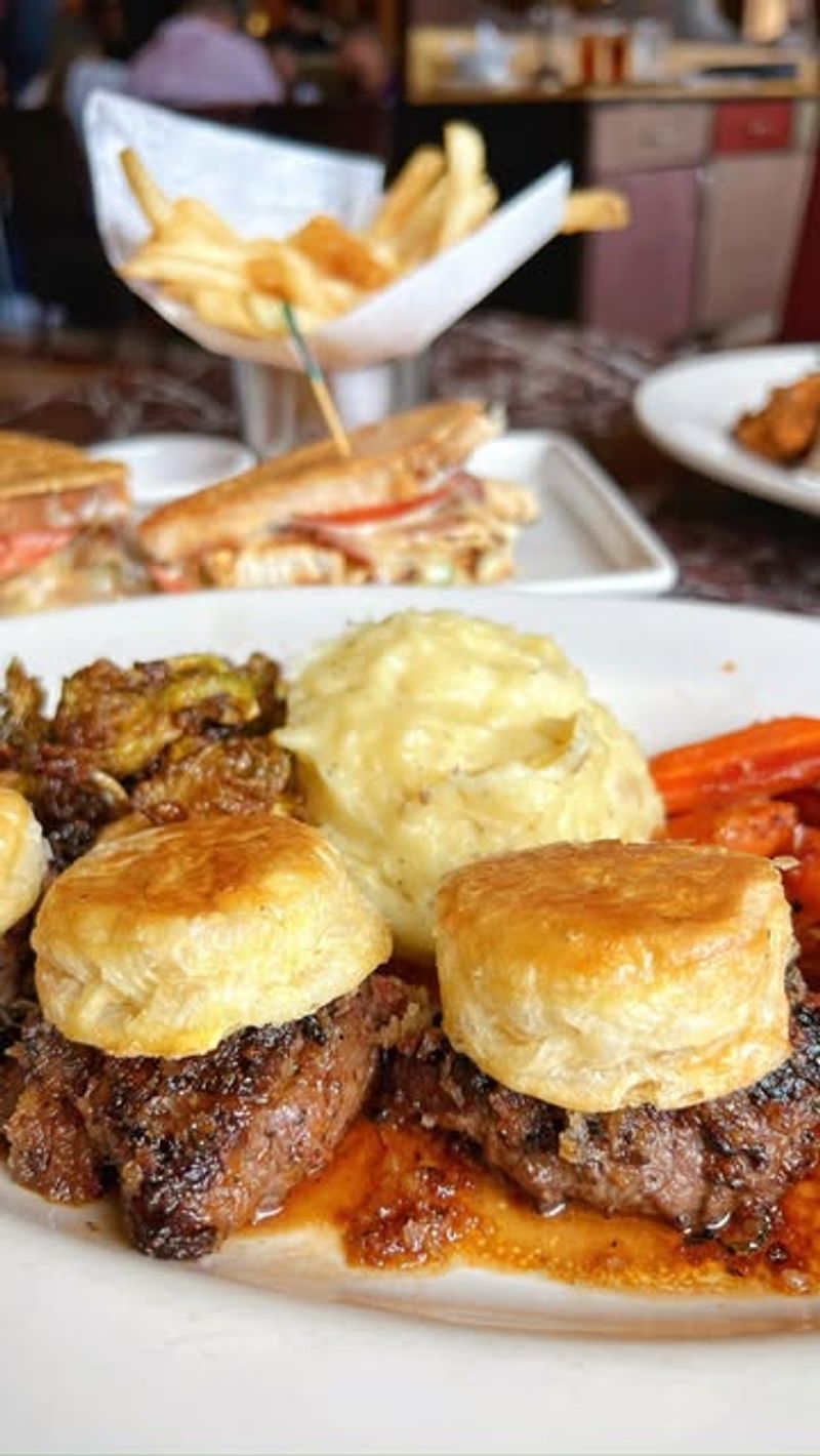 Grand Lux Cafe