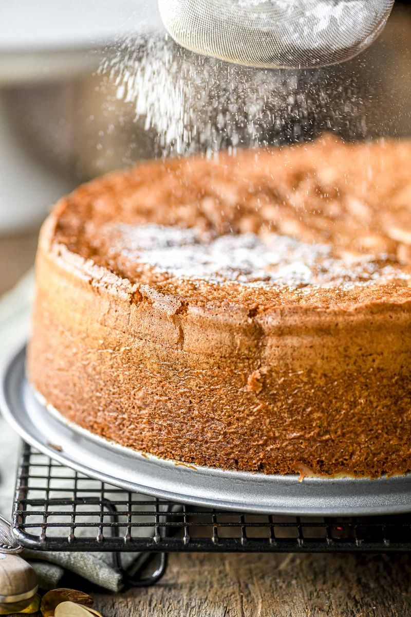 Dust Cakes With Powdered Sugar For An Elegant Look