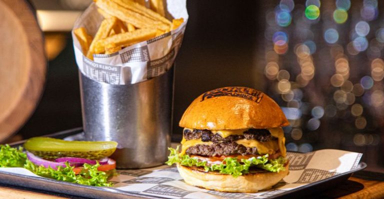 10 Reasons Why Burgers Always Taste Better At A Restaurant – Plus 5 Secrets Revealed