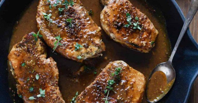 13 One-Pan Dinner Recipes For Busy Weeknights (And 4 That’ll Be Regulars In Your Kitchen)