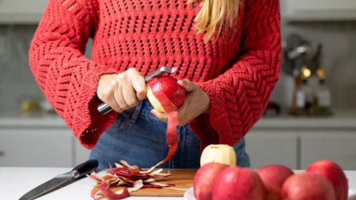 16 Fruits You Should Always Keep In Your Kitchen(Plus 2 Surprising Ones You’ll Be Glad You Grabbed)