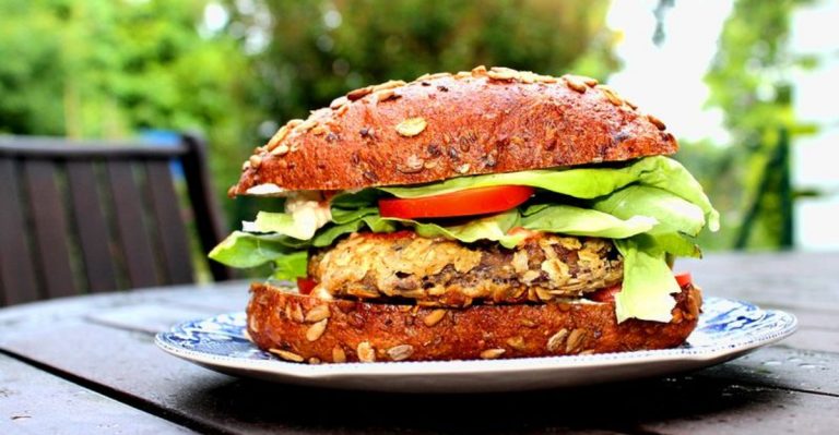 18 Burger Myths You Should Really Stop Believing
