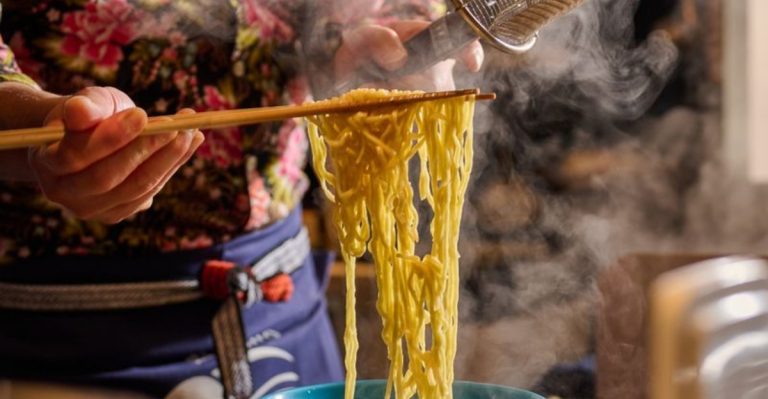 35 Different Dining Customs From Around The Globe