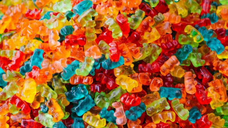 8 Tooth-Friendly Foods And 8 That’ll Wreck Your Smile
