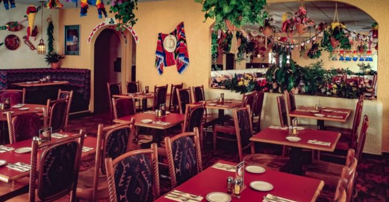 90s Kids Will Remember These 18 Now-Defunct Restaurant Chains