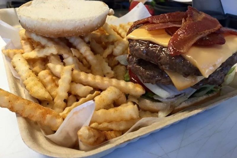 Alaska – Reindeer Sausage Burger