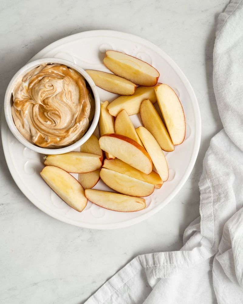 Apple Slices With Peanut Butter