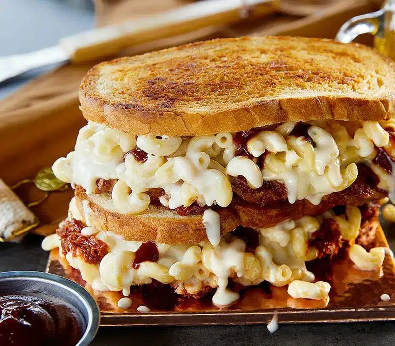 BBQ Mac and Cheese Grilled Sandwiches