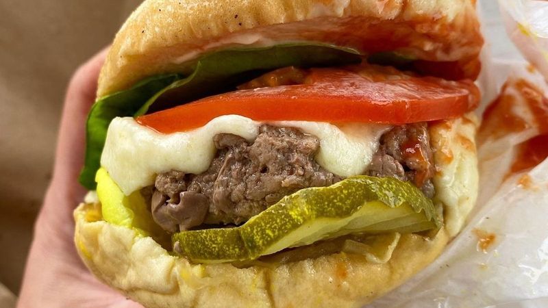 Connecticut – Steamed Cheeseburger