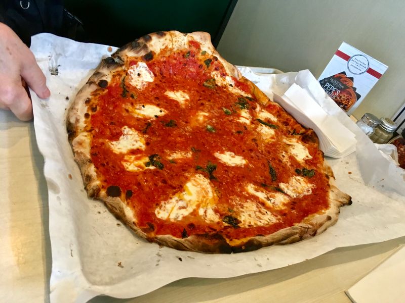 Connecticut – Frank Pepe Pizzeria Napoletana