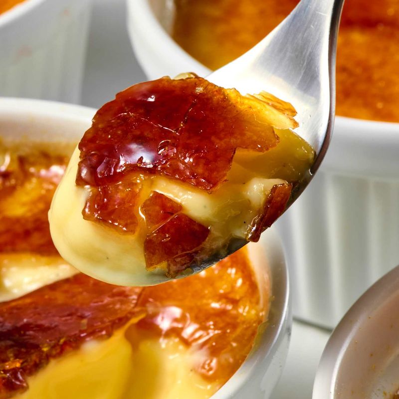Crème Brûlée: Crack Into Creamy Bliss