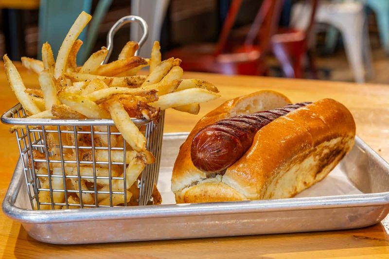 Brown Dog Barlor & Restaurant – Northville