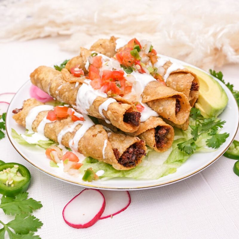 Flautas De Pollo Con Crema