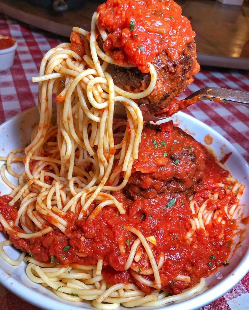 Buca Di Beppo Spaghetti Marinara (Buca Di Beppo)