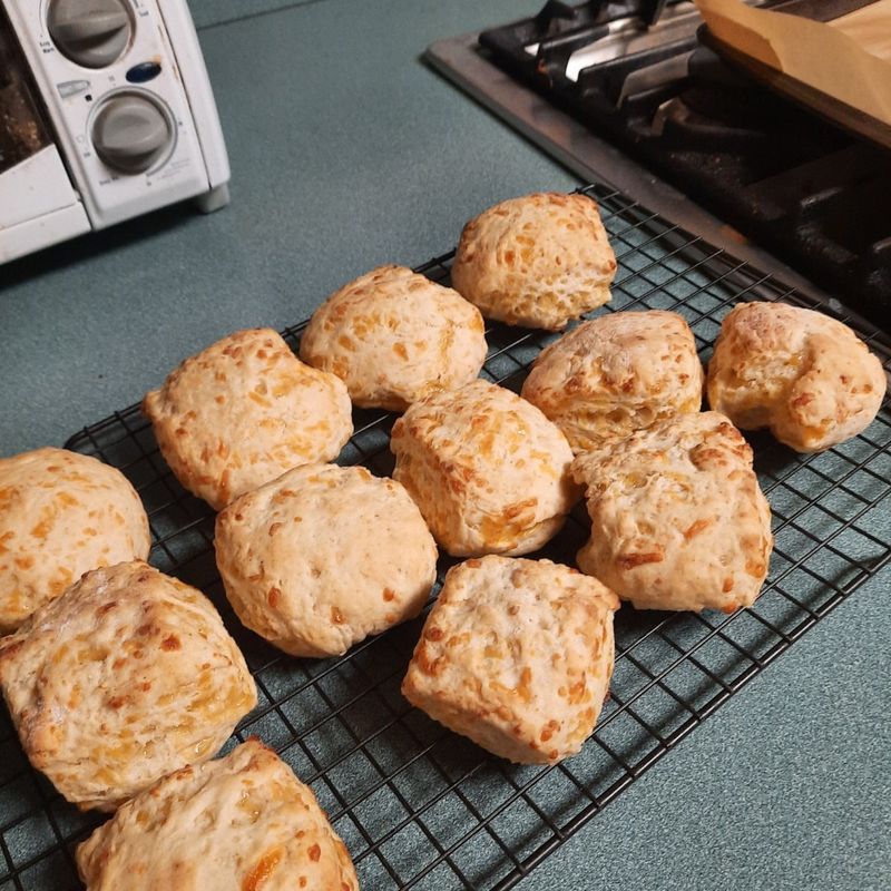 Red Lobster Cheddar Bay Biscuits (Red Lobster)