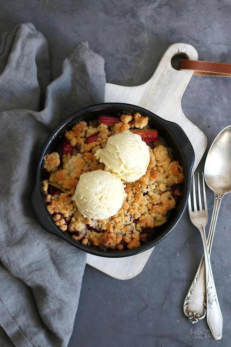 Rhubarb And Ginger Crumble
