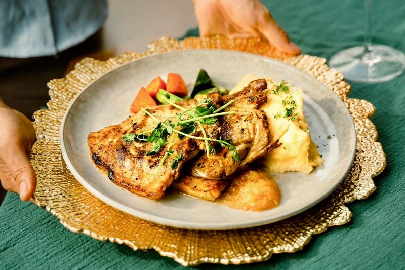 Pork Chops And Applesauce