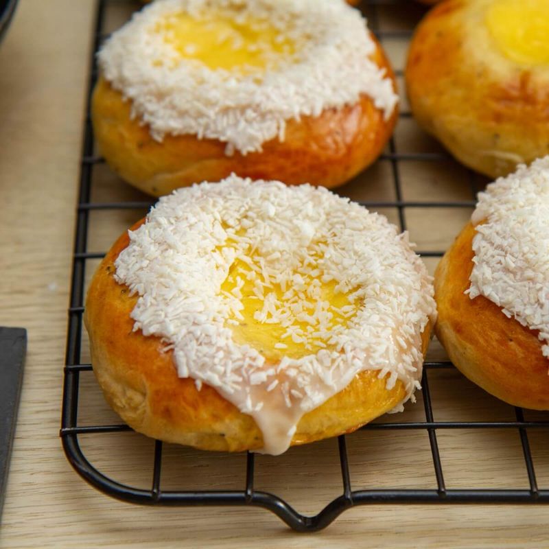 Skoleboller: School Buns With Custard