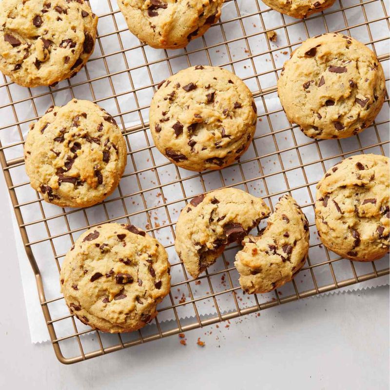 Cooling And Storing Cookies