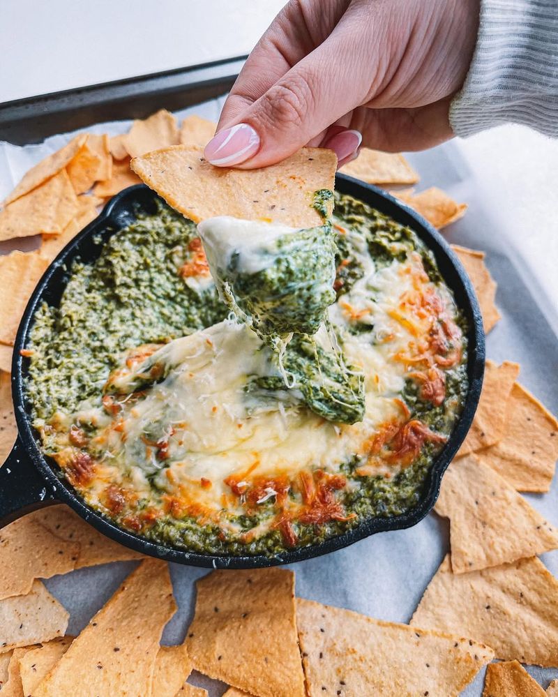 Cheesy Spinach Artichoke Dip
