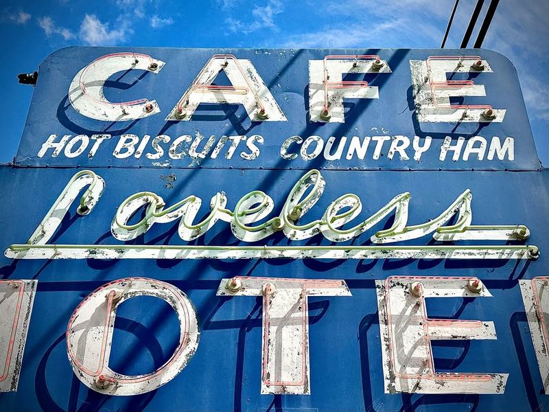 Tennessee: Loveless Cafe