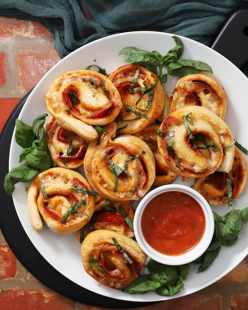 Cheesy Pepperoni Pizza Pinwheels