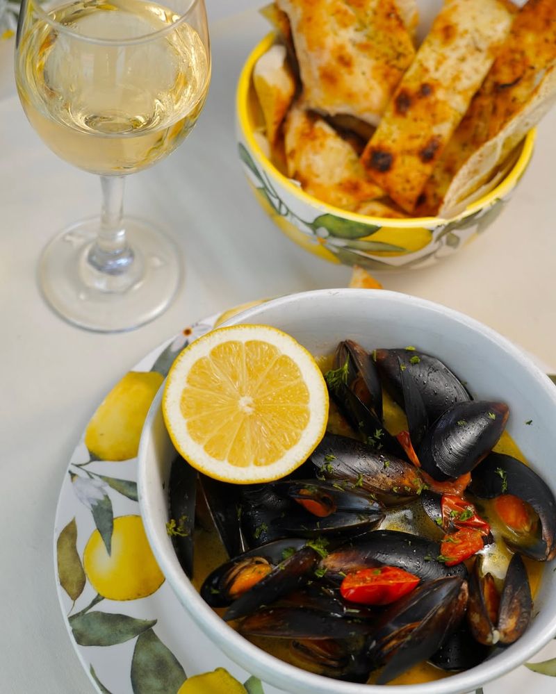 Mussels In White Wine Sauce