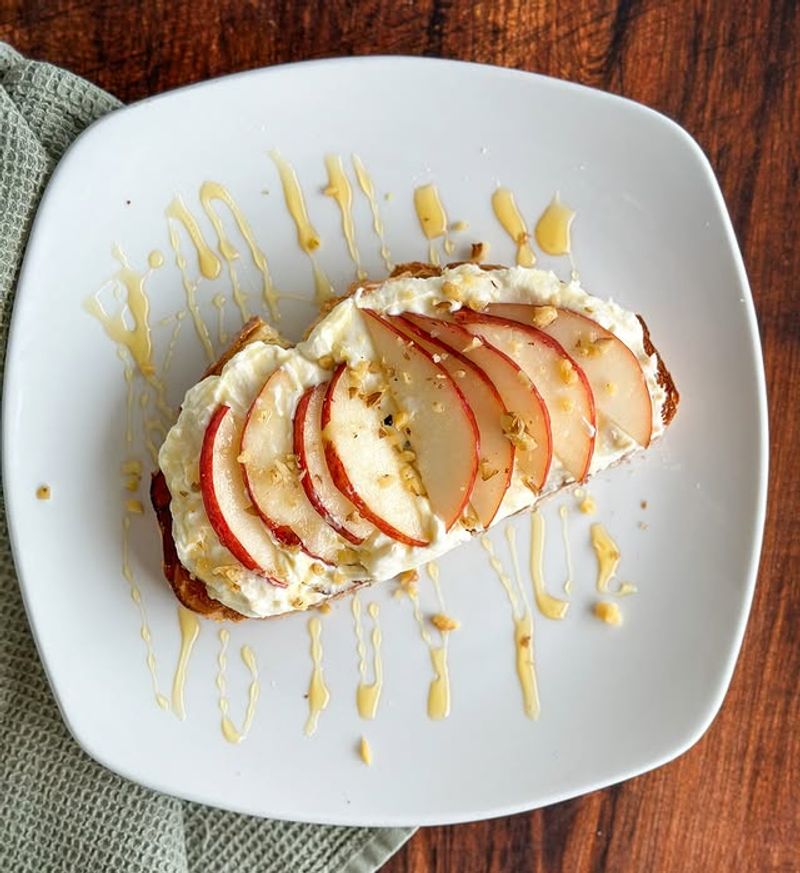 Pear Slices With Ricotta Cheese