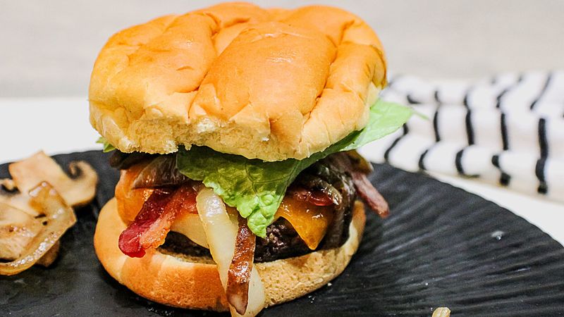 Wyoming – Cowboy Burger with Onion Rings