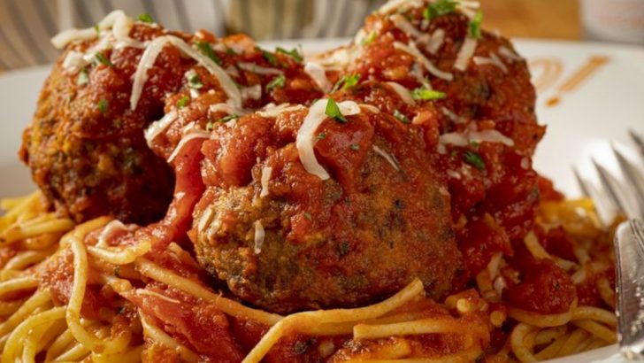 10 Restaurants That Butchered Spaghetti + 10 That Saved It