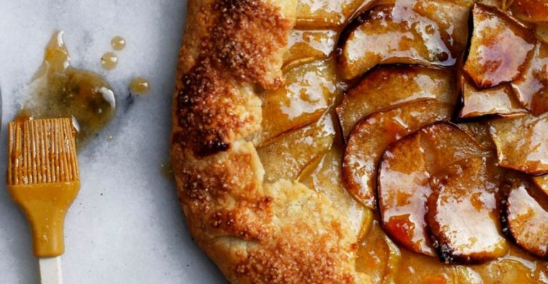11 Deliciously Classic And Creative Apple Bakes To Try Now