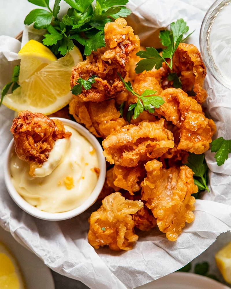 Crispy Fried Calamari With Lemon Aioli
