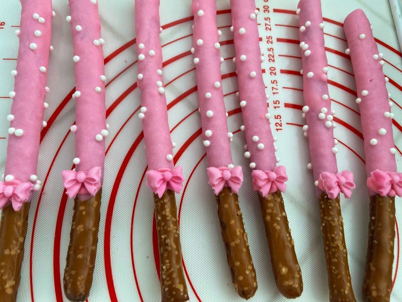 Minnie Bow Pretzel Bites