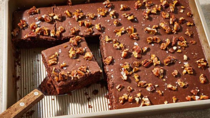 17 Tasty Sheet Cake Recipes That Make Baking For A Crowd a Breeze